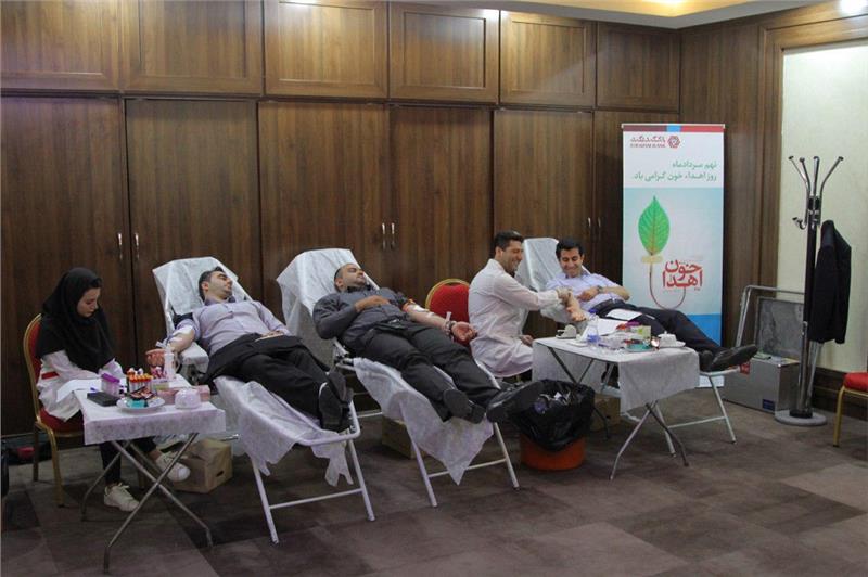 همکاران بانک گردشگری، خون خود را اهدا کردند